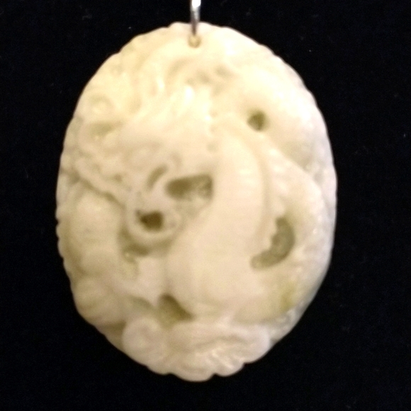 - 🐲 Beautiful dragon carved in solid White Jade on a black choker🐉 - Picture 1 of 5